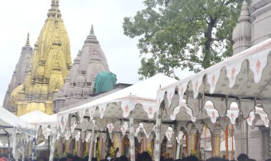 सावन की त्रयोदशी पर बाबा विश्वनाथ के दरबार में श्रद्धालुओं ने लगाई हाजिरी