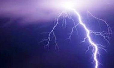 आकाशीय बिजली से बचने के लिए ऊंचे टावरों और पेड़ों से रहें दूर : मौसम वैज्ञानिक