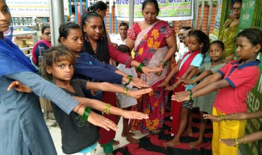 हरियाली तीज : बच्चियों ने रंग बिरंगी चूड़ी पहनकर, गाया मंगलगीत