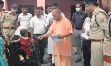 मुख्यमंत्री के जनता दरबार में पहुंचे सैकड़ों फ़रियादी, समस्या सुन निराकरण के निर्देश