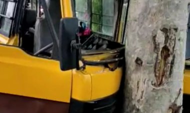 रायबरेली: स्कूल बस को टैंकर ने मारी टक्कर, बीस बच्चे घायल, छह की हालत गंभीर