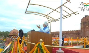 प्रधानमंत्री मोदी ने लाल किले से नारी शक्ति व नारी सम्मान पर दिया जोर