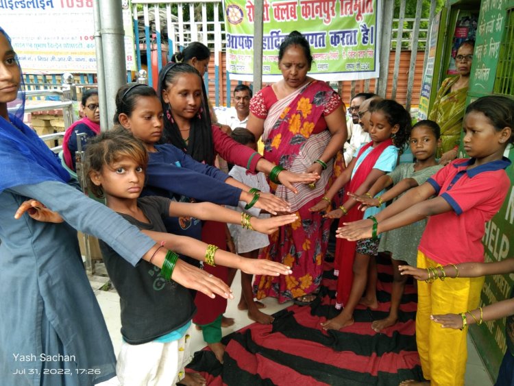 हरियाली तीज : बच्चियों ने रंग बिरंगी चूड़ी पहनकर, गाया मंगलगीत