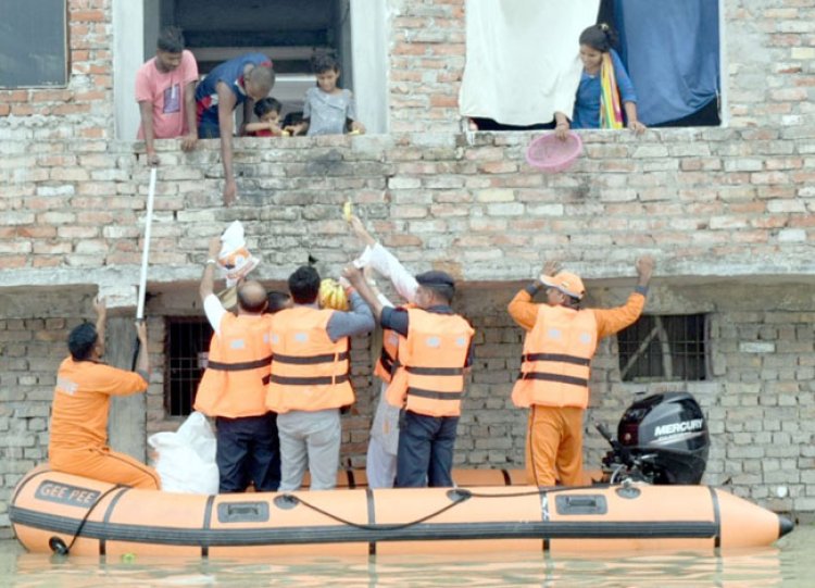 प्रयागराज में बाढ़ से प्रभावित 1098 परिवार के 5090 व्यक्तियों ने ली शरण