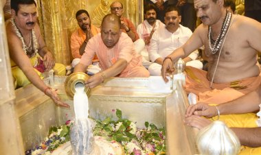 बाबा कालभैरव और काशी विश्वनाथ दरबार में सीएम योगी ने  लगाई हाजिरी