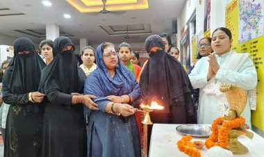 वाराणसीः ज्ञानवापी शृंगार गौरी मामले में फैसला आते ही मुस्लिम महिलाओं ने भगवान शिव की उतारी आरती