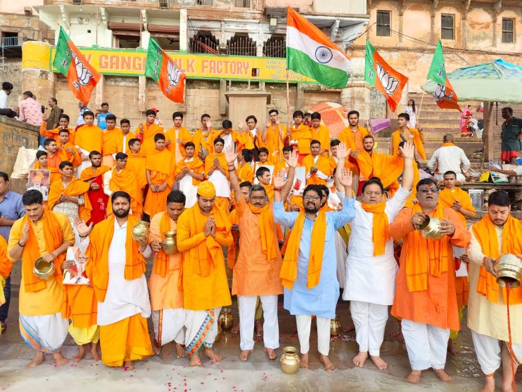 प्रधानमंत्री नरेन्द्र मोदी के जन्मदिन पर 72 वैदिक ब्राम्हणों ने किया मां गंगा की आराधना