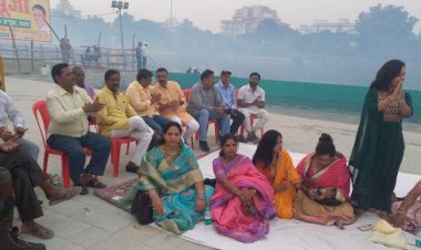 व्रती महिलाओं ने बनाया खरना, घाट पर की सुशोभिता की पूजा