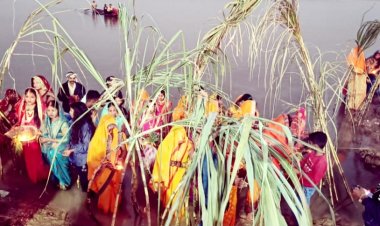 उगते सूर्य को अर्घ्य: 'उग-उग हे सुरुज देव' से गूँजते रहे छठ घाट