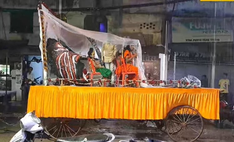 प्रयागराज में दशहरा के दिन बारिश ने बिगाड़ा मेले का मजा