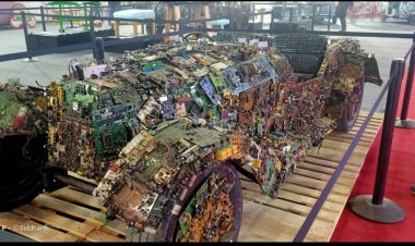 ऑटो एक्सपो में आकर्षण का केंद्र बनी है इलेक्ट्रिक बस