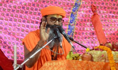 संगम की रेती पर बह रही श्रीराम कथा भक्ति की लहर