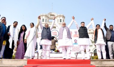 सड़क सुरक्षा माह : मानव श्रृंखला बनाकर लोगों ने ली सड़क सुरक्षा की शपथ