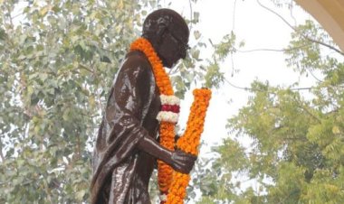 बापू की शिक्षाएं रामराज्य और विश्व शांति की मार्ग प्रशस्त करती हैं : योगी आदित्यनाथ