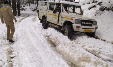 हिमाचल में बर्फबारी से 496 सड़कों पर आवाजाही ठप, 908 ट्रांसफार्मर बंद
