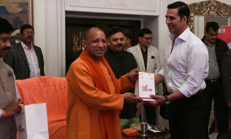 मुख्यमंत्री योगी से फ़िल्म अभिनेता अक्षय कुमार ने की भेंट, फ़िल्म सिटी पर की चर्चा