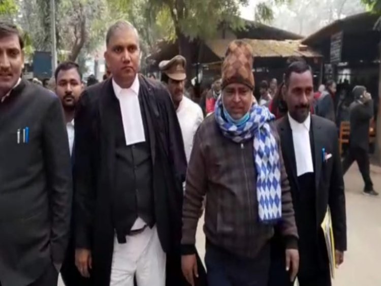 मुझे फर्जी फंसाया गया : गायत्री प्रसाद प्रजापति
