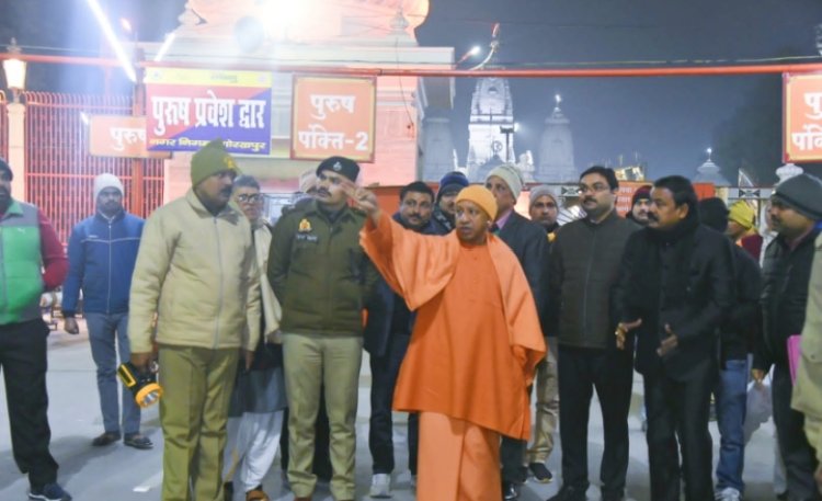 अचानक गोरखपुर पहुंचे सीएम योगी, खिचड़ी मेले की तैयारियों का लिया जायजा