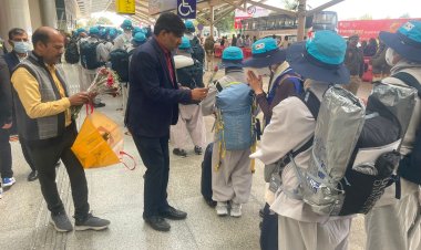 भ्रमण के लिए कोरियन दल सारनाथ पहुंचा, करेंगे पूजन अर्चन