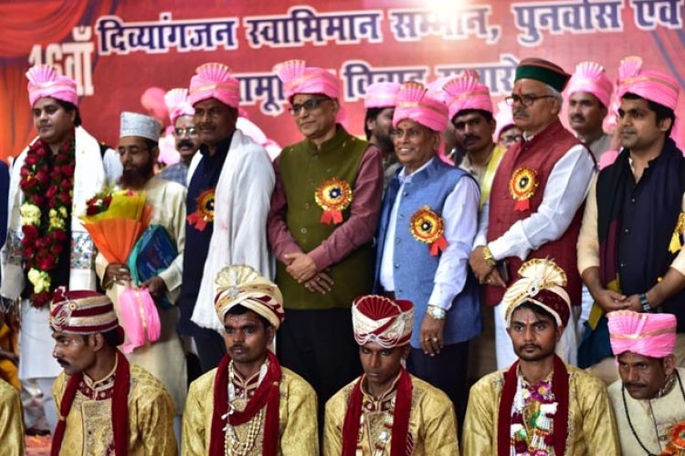 शिवरात्रि पर 12 दिव्यांग लड़कियों ने बग्घी पर बैठ निकाली बारात