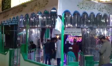 शब-ए-बरात पर मुस्लिम समाज के लोगों ने अपने पूर्वजों की कब्र पर पढ़ा फातिहा, कुरआन-ए-पाक की तिलावत