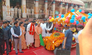 मुख्यमंत्री ने मां विंध्यवासिनी का किया पूजन, इलेक्ट्रॉनिक कार को दिखाई हरी झंडी