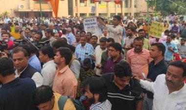 बिजली कर्मियों ने कहा, गिरफ्तारी हुई तो होगी अनिश्चित कालीन हड़ताल