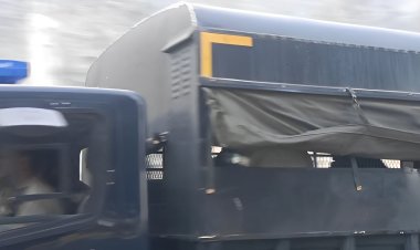 पुलिस माफिया अतीक को लेकर देर शाम पहुंची प्रयागराज, गुरुवार को होगी पेशी