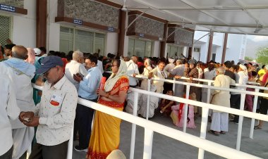 केदारनाथधाम में बर्फबारी, चारधाम यात्रियों का पंजीकरण रोका गया