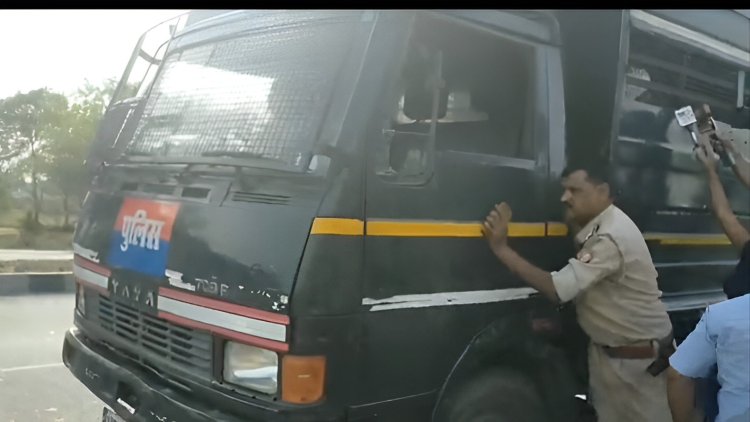 अशरफ का वाहन रायबरेली में खराब हुआ, पुलिसकर्मियों में हड़कम्प मचा