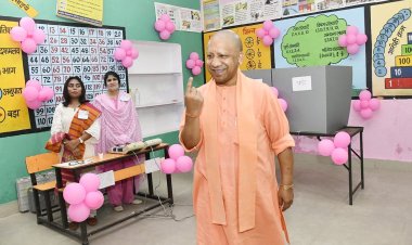 गोरखपुर : मुख्यमंत्री योगी ने किया मतदान