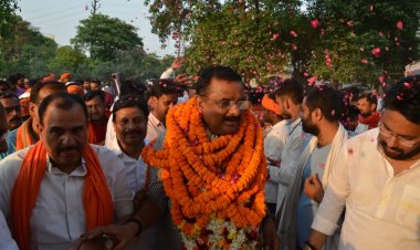 नगरीय निकाय चुनाव: वाराणसी में महापौर पद पर भाजपा के अशोक तिवारी की प्रचंड जीत