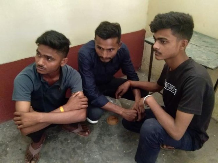 जार्जटाउन व तेलियरगंज में फर्जी मतदान करते पकड़ी गयी महिलाएं