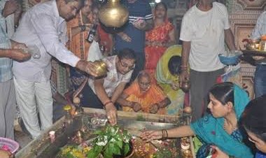 सोमवती अमावस्या पर भोलेनाथ का जलाभिषेक, दर्शन को उमड़े भक्त
