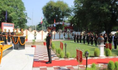 तीनों सेनाओं के अधिकारियों ने कारगिल विजय दिवस पर शहीदों को दी श्रद्धांजलि