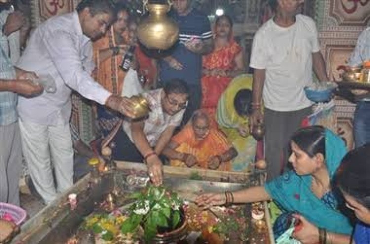 सोमवती अमावस्या पर भोलेनाथ का जलाभिषेक, दर्शन को उमड़े भक्त