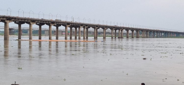बारिश से गंगा-यमुना नदी का बढ़ रहा जलस्तर