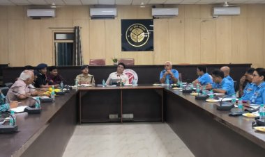 जिलाधिकारी ने एयर फोर्स डे की तैयारियों के सम्बंध में की बैठक