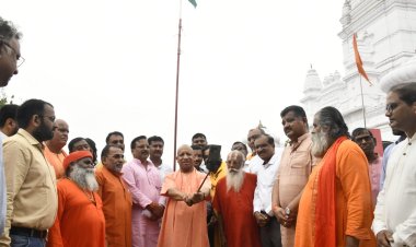 हर घर तिरंगा अभियान : मुख्यमंत्री योगी ने ली सेल्फी, सोशल मीडिया प्रोफाइल की बदली डीपी