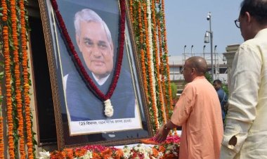 मुख्यमंत्री और उपमुख्यमंत्री ने अटल बिहारी वाजपेयी को दी श्रद्धाजंलि