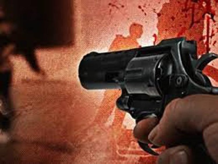 पुलिस व बदमाशों की मुठभेड़ में दो बदमाश घायल, तीन फरार
