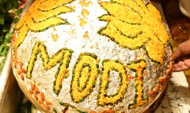 श्री काशी विश्वनाथ मंदिर में 100008 बेलपत्र चढ़ाकर पीएम मोदी के दीर्घायु की हुई कामना