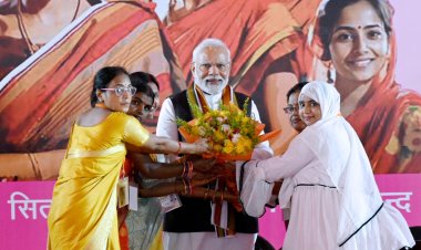 ग्रामीण महिलाओं ने जीयत रहा मोर भैया उद्घोष के साथ प्रधानमंत्री मोदी का किया स्वागत