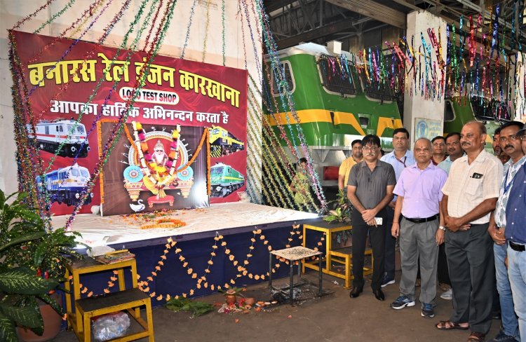 वाराणसी जयंती पर विधि विधान से पूजे गए आदि शिल्पी भगवान विश्वकर्मा