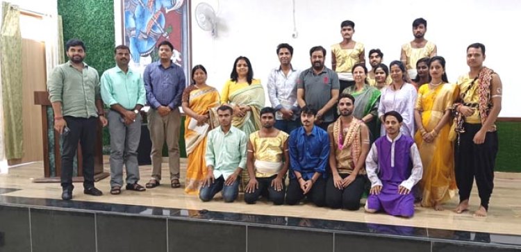 हिन्दी पखवाड़ा पर हुआ 'पर्दा उठाओ, पर्दा गिराओ' नाट्य का मंचन