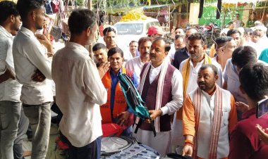 गरीब रेहड़ी पटरी के दुकानदारों का उत्पीड़न बर्दाश्त नहीं : केशव प्रसाद मौर्य