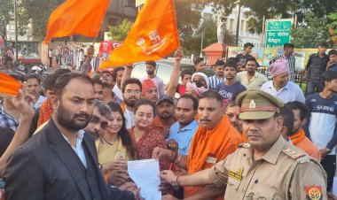 लखनऊ की सड़क पर उतर कर हिंदू महासभा ने इजराइल का किया समर्थन