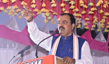 लालू का परिवार चाहता है कि नीतीश खिसकें और हम लपकें : केशव प्रसाद मौर्य