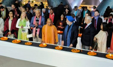 काशी में देव दीपावली पर्व: विश्व के भव्यतम दीपोत्सव के साक्षी बने 70 देशों के राजदूत और मुख्यमंत्री योगी