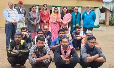महिला व्यापार मंडल एवं स्माइल्स स्प्रेडर ने नैनी जेल से 11 कैदियों को अर्थदंड जमा कर मुक्त कराया